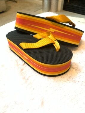 Vintage unisex Lightning Bolt flip flops